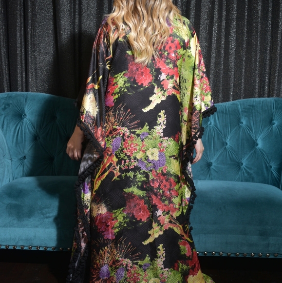 Ellectives Black silk kaftan dress, Plus size resort wear, Floral tunic gown - Picture 6 of 6